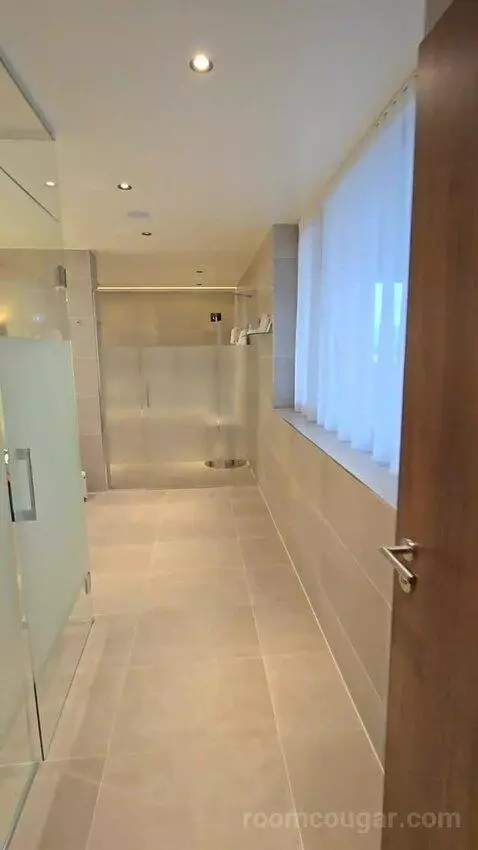 Sky View Terrace Suite, Signature Suite, 1 King (#1021) bathroom picture #2