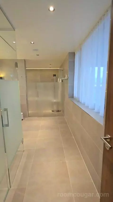 Sky View Terrace Suite, Signature Suite, 1 King (#1021) bathroom picture #3