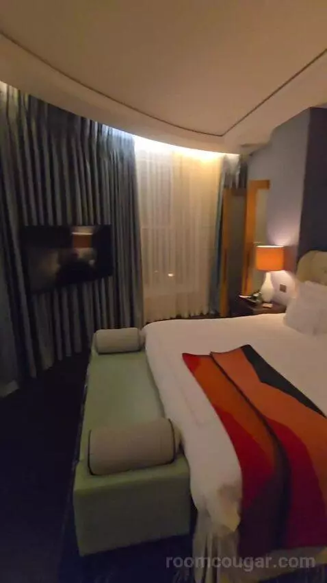 River Suite (#339) bed picture #4