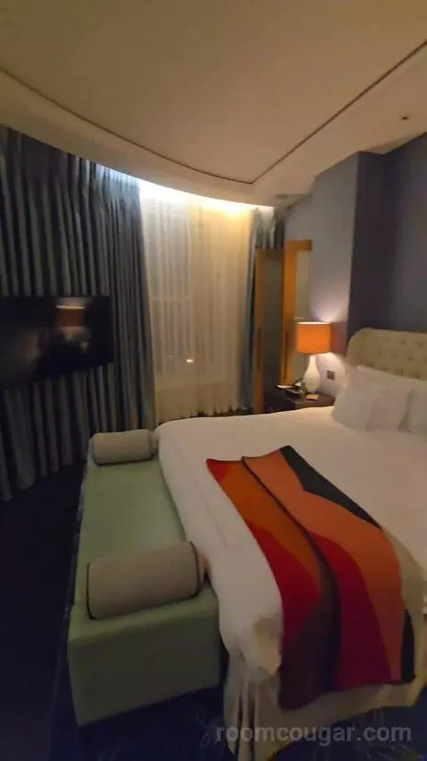 River Suite (#339) bed picture #5