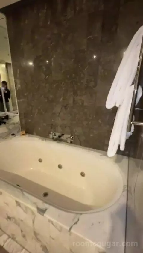 King Room with Spa Tub (#1908) picture #17