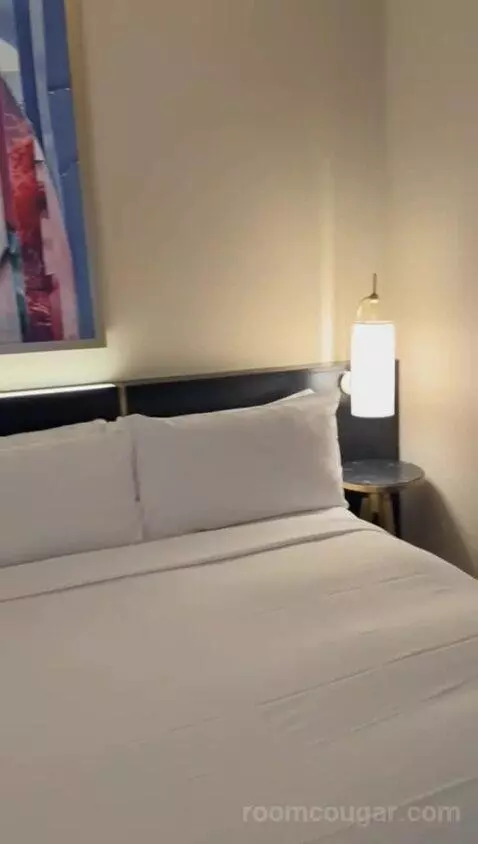 Deluxe Queen Room with Two Queen Beds and Strip View (#27354) bed picture #6