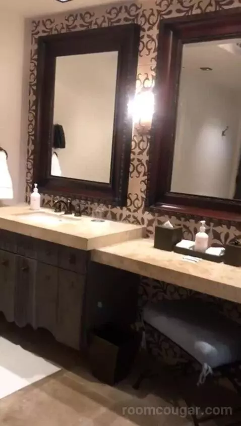 Valencia King Suite (#126) bathroom picture #12