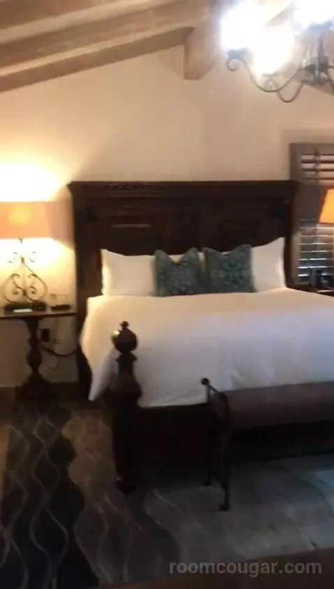 Valencia King Suite (#126) bed picture #3