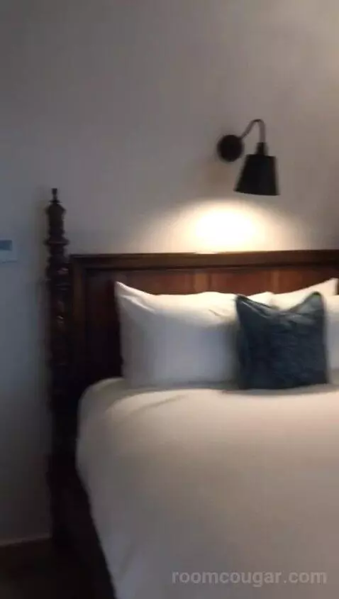 2 Queen Olive Grove Suite ADA (#110) bed picture #10