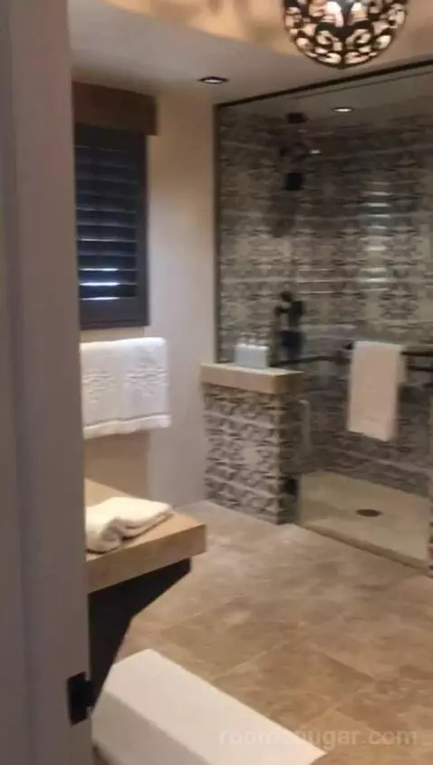2 Queen Olive Grove Suite ADA (#110) bathroom picture #3