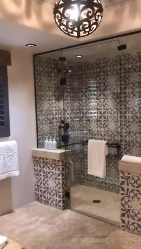 2 Queen Olive Grove Suite ADA (#110) bathroom picture #5