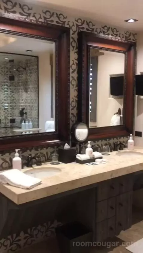 2 Queen Olive Grove Suite ADA (#110) bathroom picture #10