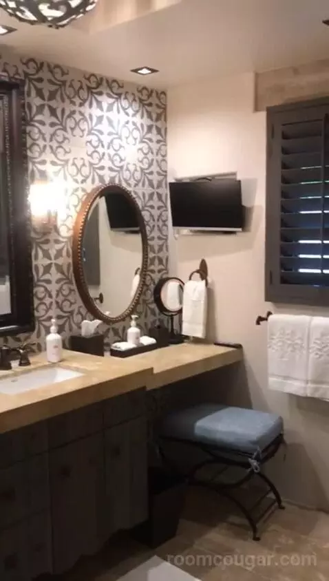 Agave Studio King (#101) bathroom picture #11