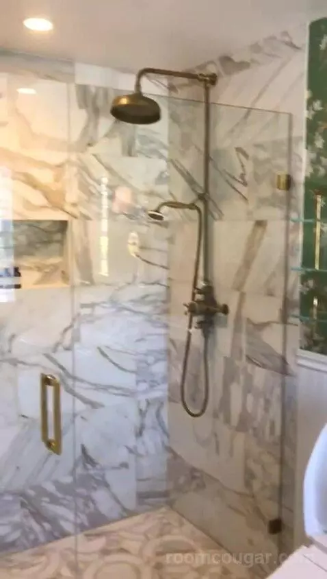 Premier King (#110) bathroom picture #3