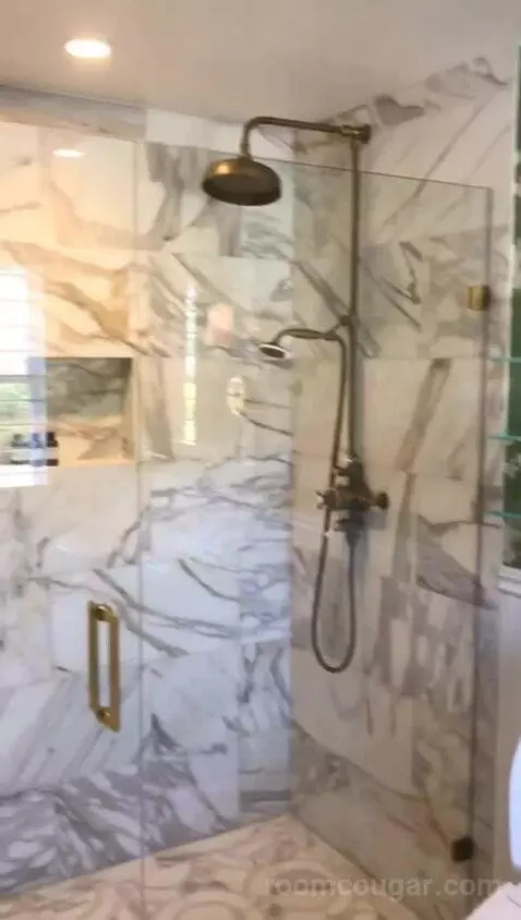Premier King (#110) bathroom picture #4
