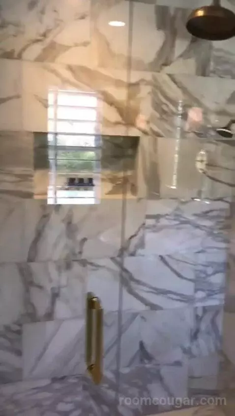 Premier King (#110) bathroom picture #6