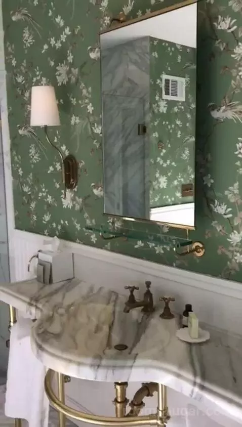 Bungalow King Room (#202) bathroom picture #7