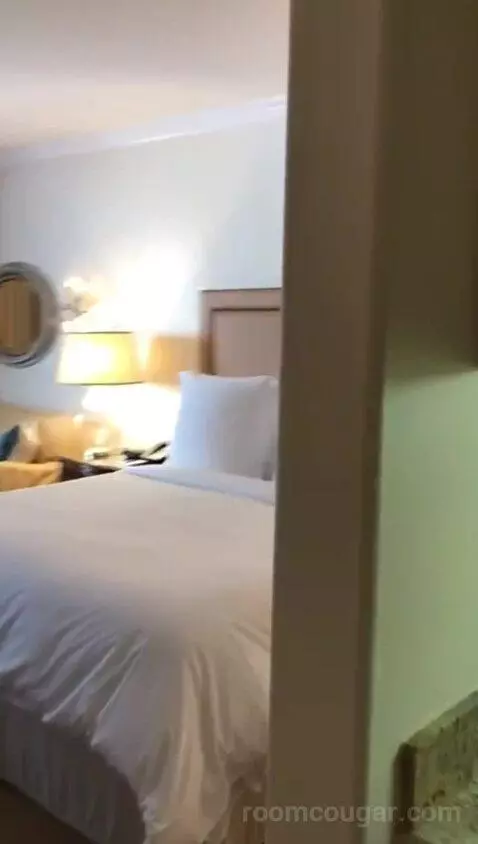 Superior King Room (#4532) bed picture #1