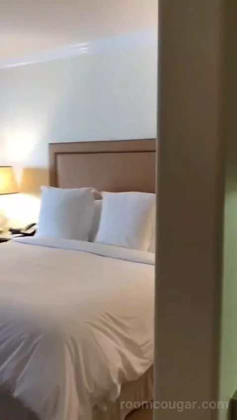 Superior King Room (#4532) bed picture #4