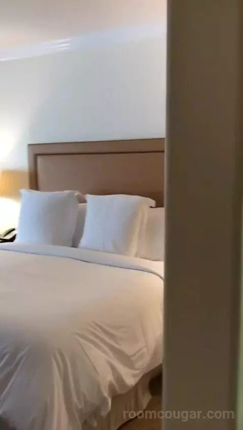 Superior King Room (#4532) bed picture #5