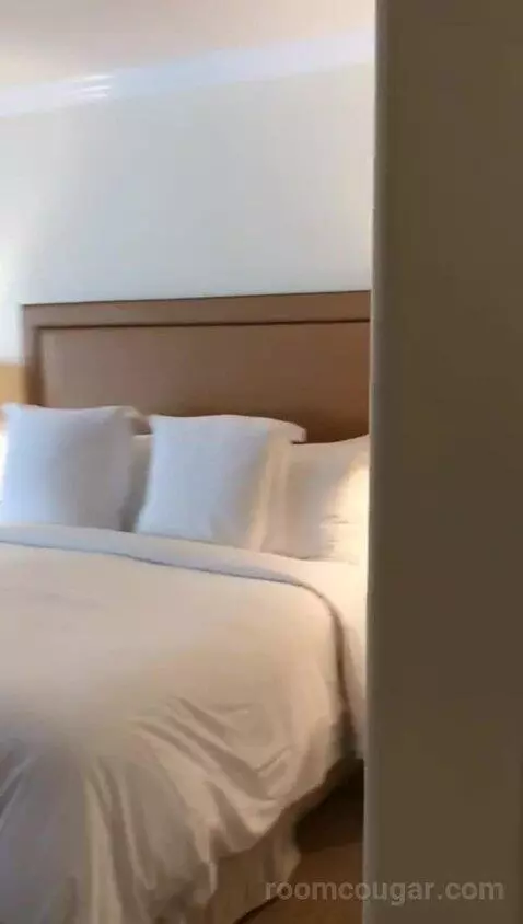 Superior King Room (#4532) bed picture #6