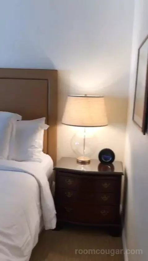 Superior King Room (#4532) bed picture #8