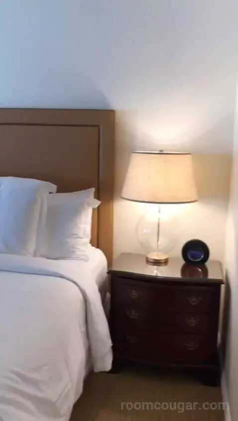 Superior King Room (#4532) bed picture #10