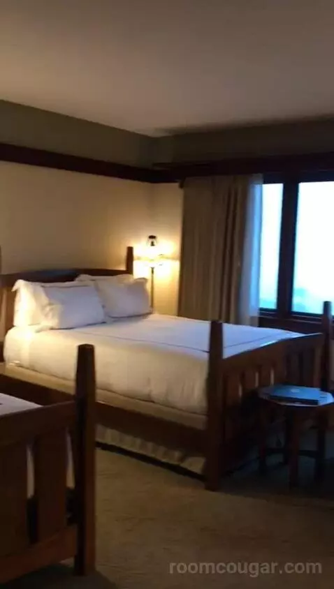 Accessible Signature Queens (#513) bed picture #10