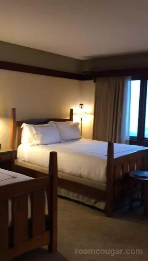 Accessible Signature Queens (#513) bed picture #12