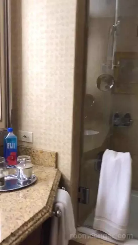 Signature King (#456) bathroom picture #12