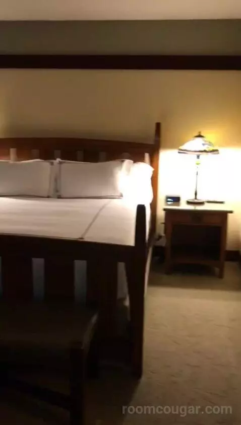 Makinson Suite (#521) bed picture #5