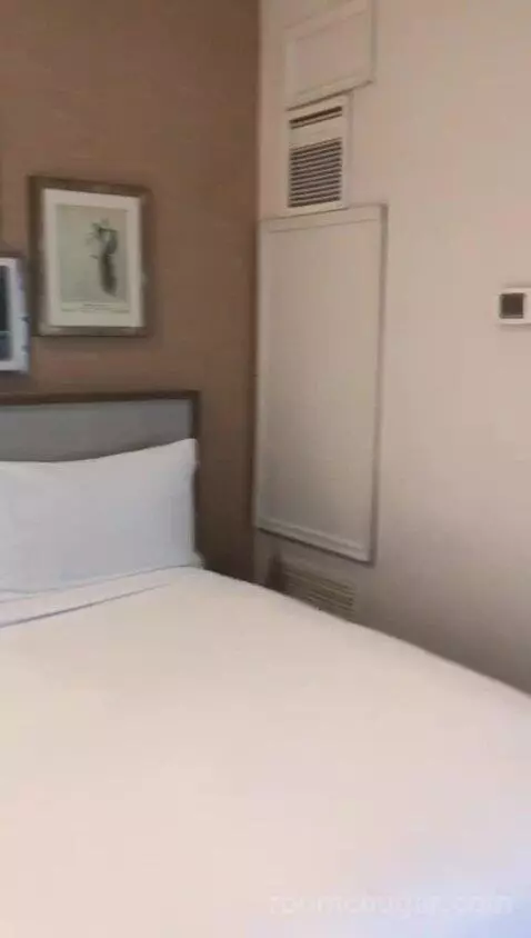 Classic Double Queen (#811) bed picture #4