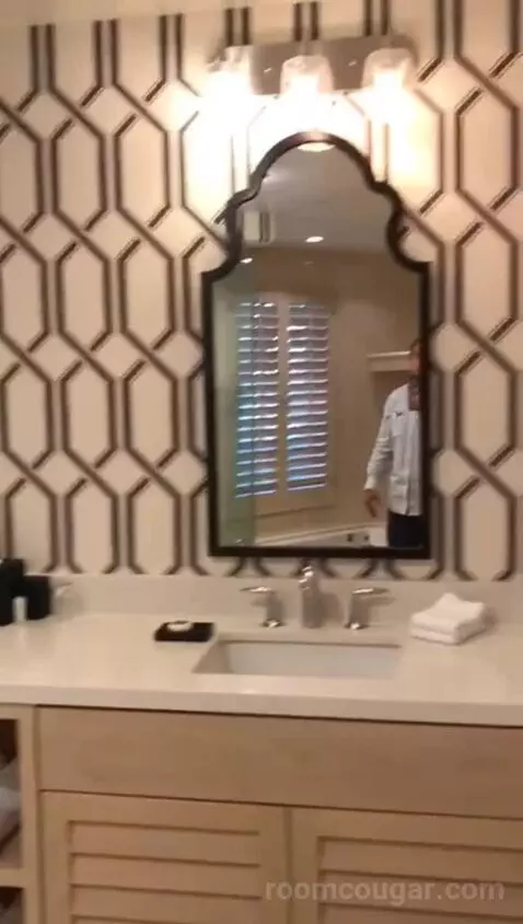 Villa King Suite Garden (#2) bathroom picture #6