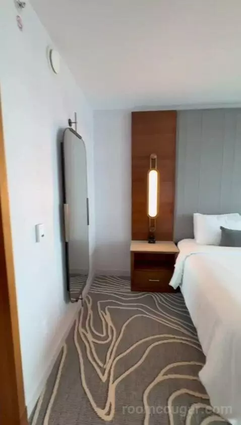 King Room with View - High Floor (#336) bed picture #7