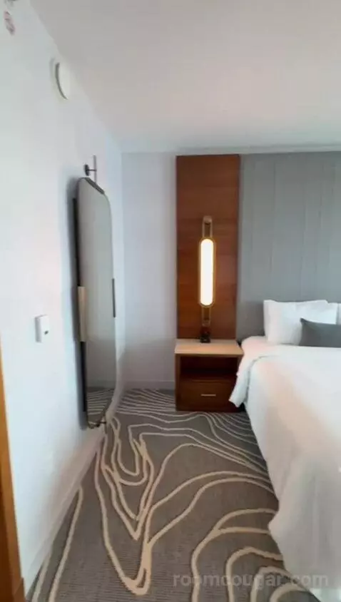 King Room with View - High Floor (#336) bed picture #8