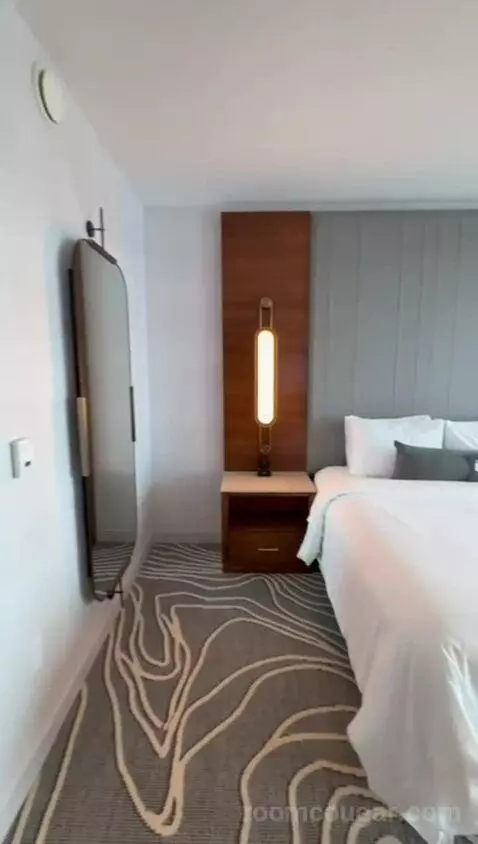 King Room with View - High Floor (#336) bed picture #10