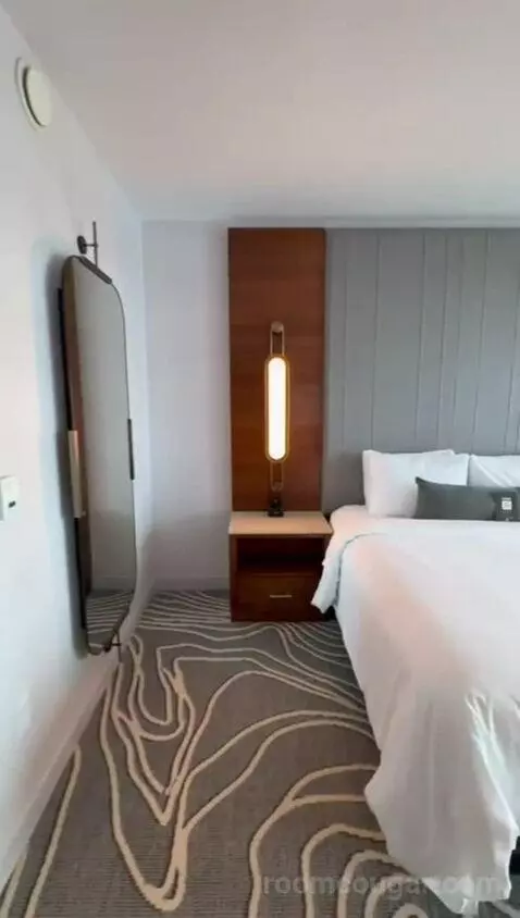 King Room with View - High Floor (#336) bed picture #11