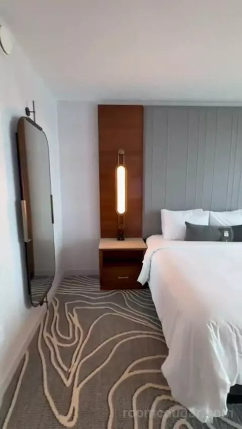 King Room with View - High Floor (#336) bed picture #12