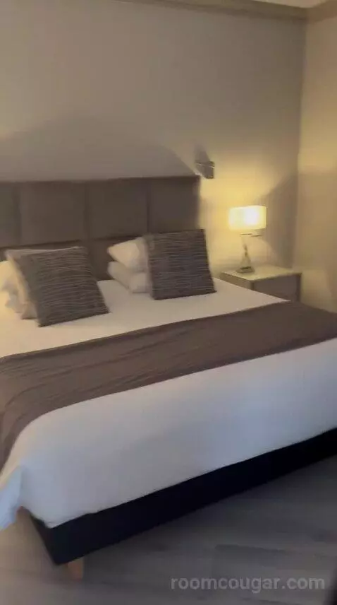 Deluxe Double Room with Balcony and Sea View bed picture #3