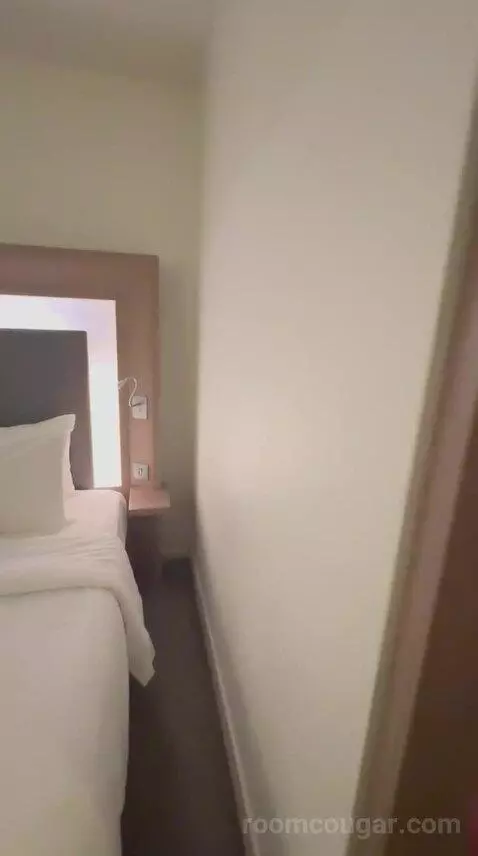 Standard Room with Queen Size Bed (#603) bed picture #2