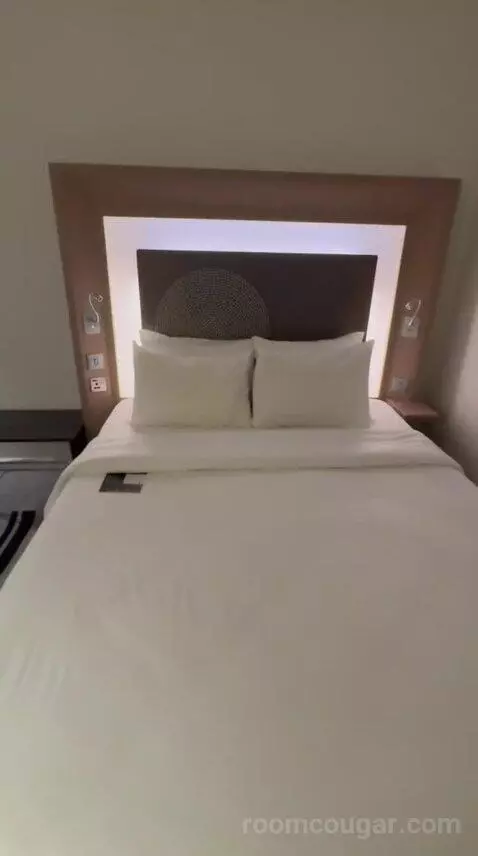Standard Room with Queen Size Bed (#603) bed picture #3