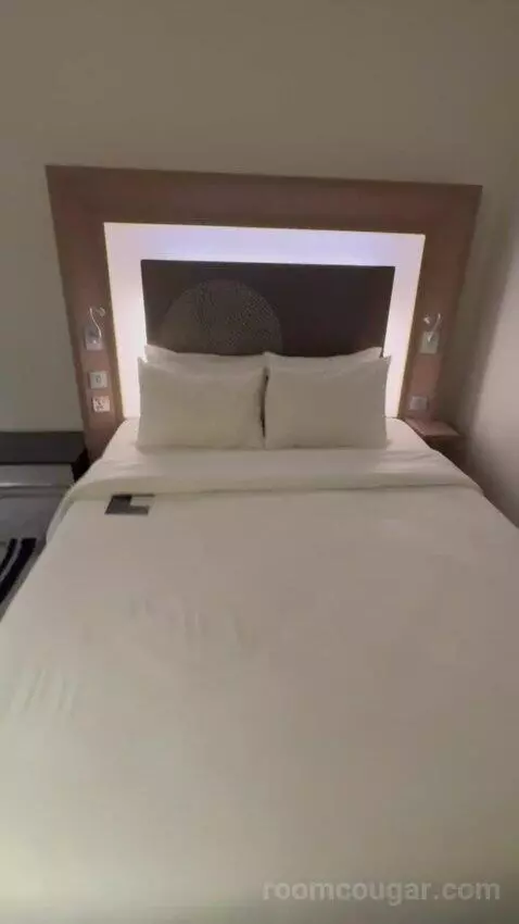 Standard Room with Queen Size Bed (#603) picture #14