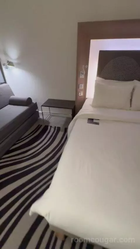 Standard Room with Queen Size Bed (#603) picture #15