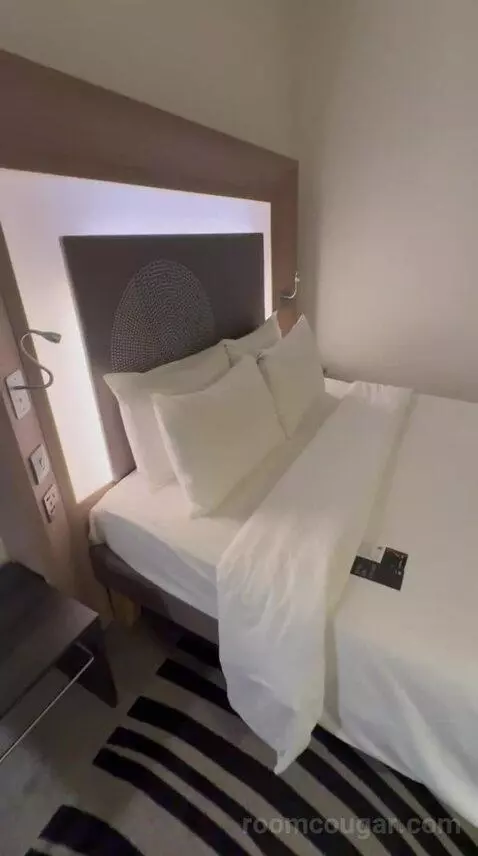 Standard Room with Queen Size Bed (#603) bed picture #7