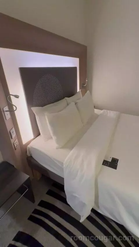 Standard Room with Queen Size Bed (#603) picture #16