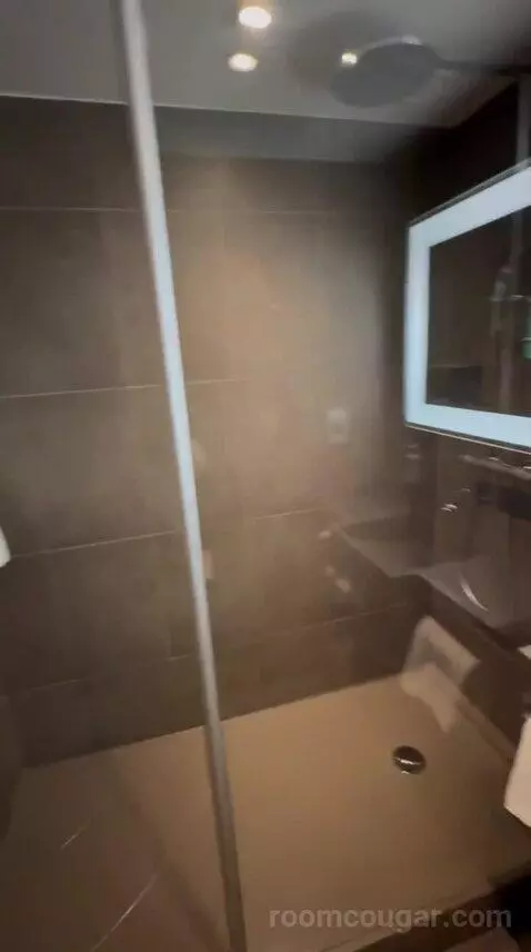 Standard Room with Queen Size Bed (#603) bathroom picture #9