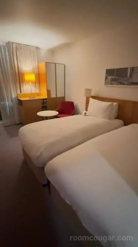 Twin Room (#817) bed picture #4