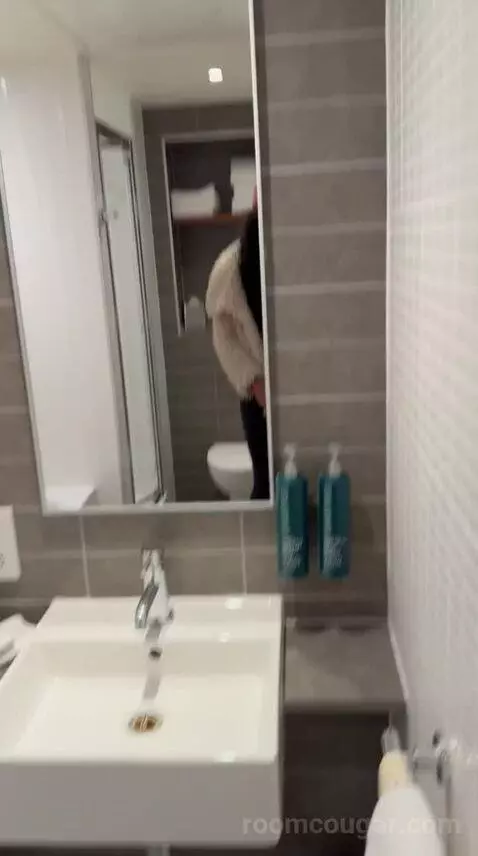 Double Room bathroom picture #10