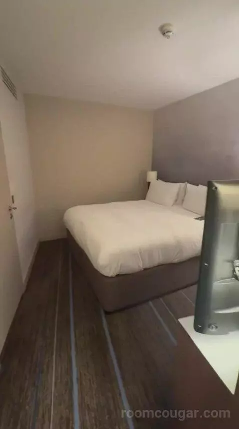 Double Room bed picture #10