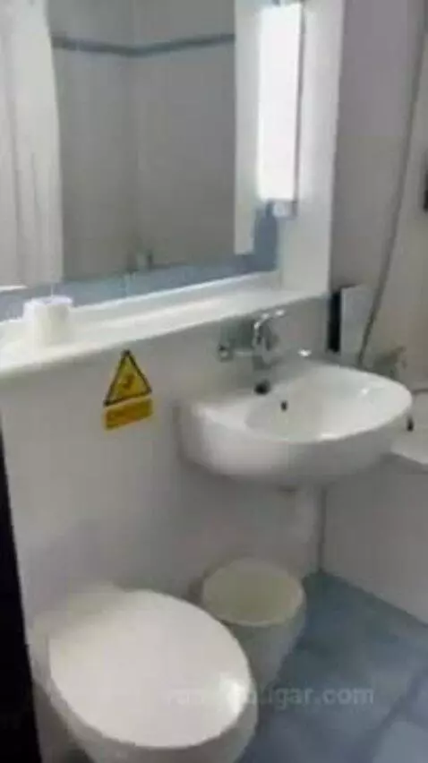 Double Room bathroom picture #1