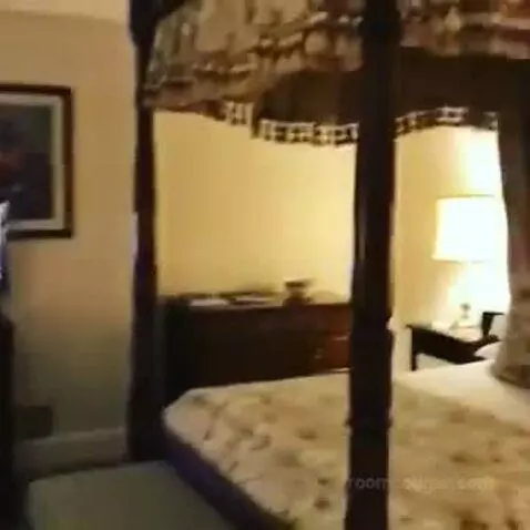 Suite bed picture #5