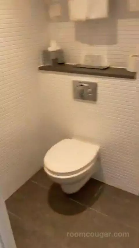 Queen Room bathroom picture #1