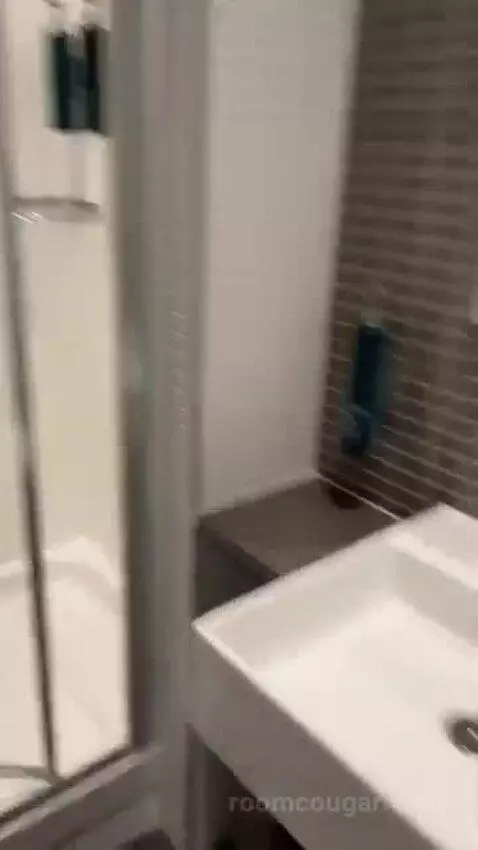 Queen Room bathroom picture #10