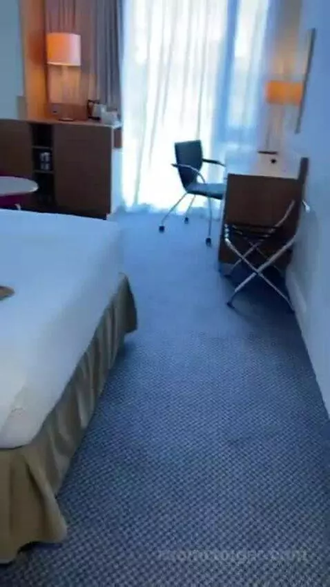 Queen Room bed picture #3